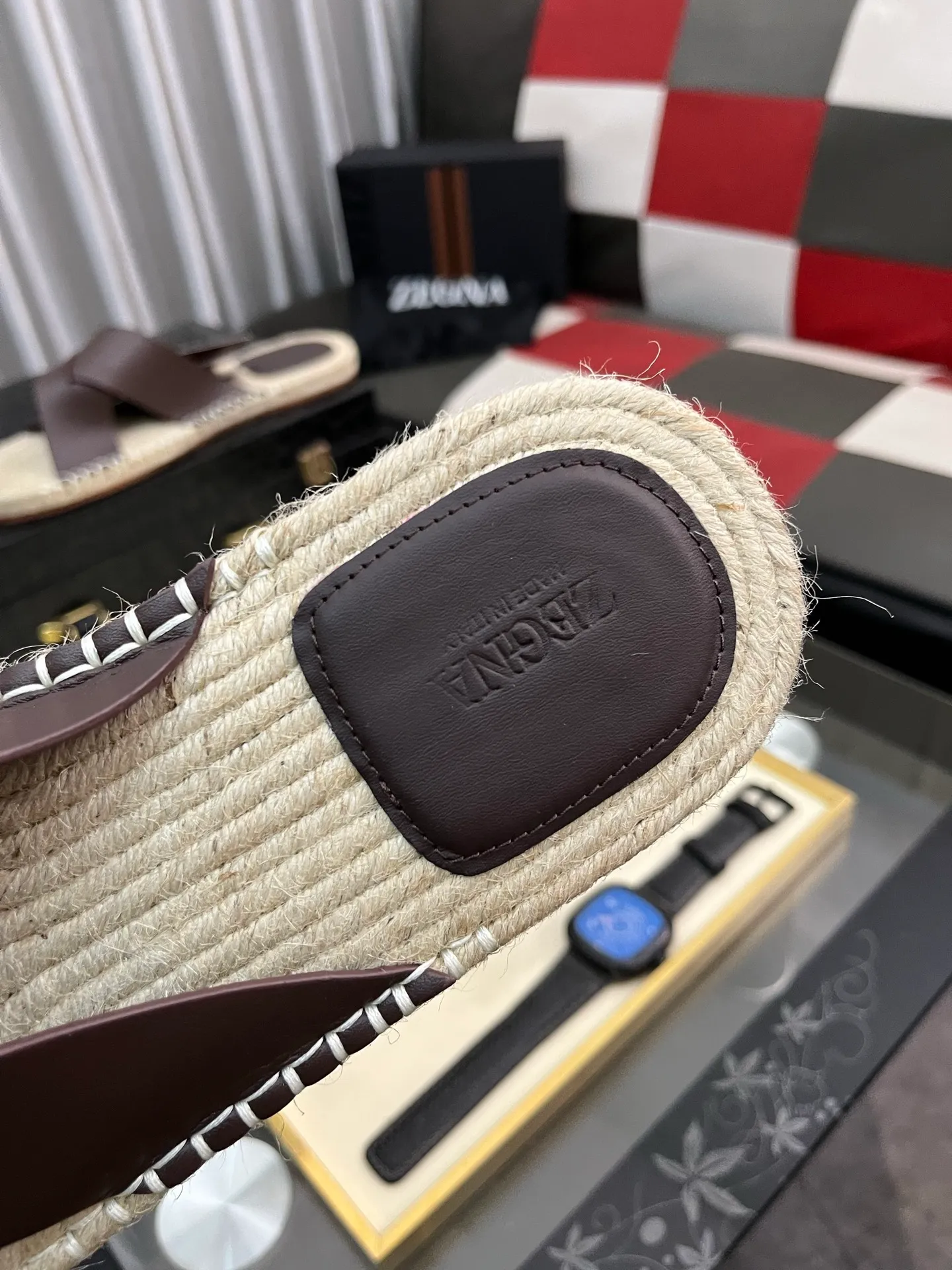 Men's shoes 💰320⌚️⌚️《HERMES》Hermès 💁♂️Men's casual slippers, compare the quality at the counter🧚🏿♂️ The upper layer has a stone pattern with clear texture, showing high-end, high-end, comfortable to wear and versatile. Purely hand-pulled, raw rubber breathable outsole, breathable and comfortable lambskin lining, 100% comfortable density, original rubber outsole wear-resistant code number 38-44. Can be customized 45-46-47